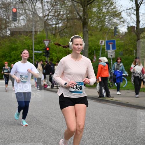 12.04.2026 - 45. Internationalen Wilhelmsburger Insellauf J. Mangold http://msf.ph/oto/9518060 12.04.2026 13:22:44 Ziel 4210, 4014, 2158, 5314, 4557, 2153, 5262, 5262, 4593, 4708, 3774, 4358, 5223, 3336, 3783, 3498, 3478 meine-sportfotos.de