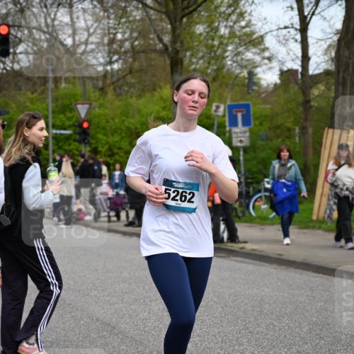 12.04.2026 - 45. Internationalen Wilhelmsburger Insellauf J. Mangold http://msf.ph/oto/9518072 12.04.2026 13:22:46 Ziel 4014, 2158, 5314, 4557, 2153, 5262, 4593, 4593, 4708, 3774, 4358, 5223, 3336, 3783, 3498, 3478 meine-sportfotos.de