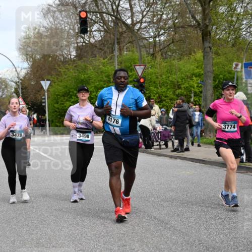 12.04.2026 - 45. Internationalen Wilhelmsburger Insellauf J. Mangold http://msf.ph/oto/9518098 12.04.2026 13:22:51 Ziel 2158, 5314, 4557, 2153, 5262, 4593, 4708, 3774, 4358, 5223, 3336, 3783, 3498, 3478, 4176, 5505, 3471 meine-sportfotos.de