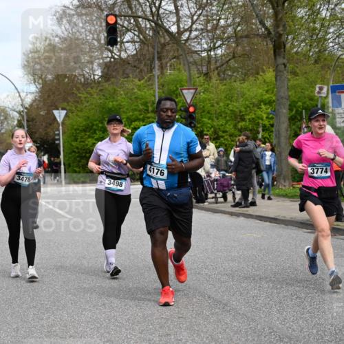12.04.2026 - 45. Internationalen Wilhelmsburger Insellauf J. Mangold http://msf.ph/oto/9518099 12.04.2026 13:22:52 Ziel 5314, 4557, 2153, 5262, 4593, 4708, 3774, 4358, 5223, 3336, 3336, 3783, 3498, 3478, 4176, 5505, 3471 meine-sportfotos.de