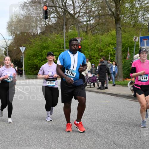 12.04.2026 - 45. Internationalen Wilhelmsburger Insellauf J. Mangold http://msf.ph/oto/9518101 12.04.2026 13:22:52 Ziel 5314, 4557, 2153, 5262, 4593, 4708, 3774, 4358, 5223, 3336, 3336, 3783, 3498, 3478, 4176, 5505, 3471 meine-sportfotos.de
