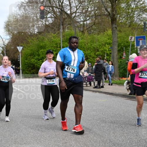 12.04.2026 - 45. Internationalen Wilhelmsburger Insellauf J. Mangold http://msf.ph/oto/9518102 12.04.2026 13:22:52 Ziel 5314, 4557, 2153, 5262, 4593, 4708, 3774, 4358, 5223, 3336, 3336, 3783, 3498, 3478, 4176, 5505, 3471 meine-sportfotos.de
