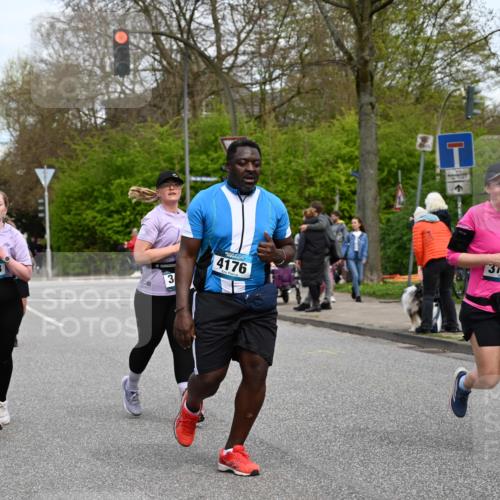12.04.2026 - 45. Internationalen Wilhelmsburger Insellauf J. Mangold http://msf.ph/oto/9518104 12.04.2026 13:22:52 Ziel 5314, 4557, 2153, 5262, 4593, 4708, 3774, 4358, 5223, 3336, 3336, 3783, 3498, 3478, 4176, 5505, 3471 meine-sportfotos.de