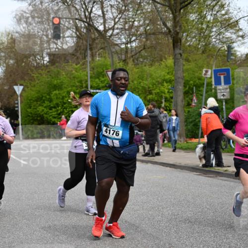 12.04.2026 - 45. Internationalen Wilhelmsburger Insellauf J. Mangold http://msf.ph/oto/9518105 12.04.2026 13:22:52 Ziel 5314, 4557, 2153, 5262, 4593, 4708, 3774, 4358, 5223, 3336, 3336, 3783, 3498, 3478, 4176, 5505, 3471 meine-sportfotos.de
