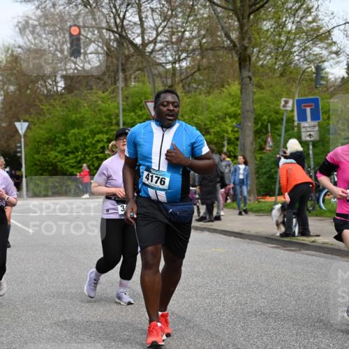 12.04.2026 - 45. Internationalen Wilhelmsburger Insellauf J. Mangold http://msf.ph/oto/9518106 12.04.2026 13:22:52 Ziel 5314, 4557, 2153, 5262, 4593, 4708, 3774, 4358, 5223, 3336, 3336, 3783, 3498, 3478, 4176, 5505, 3471 meine-sportfotos.de