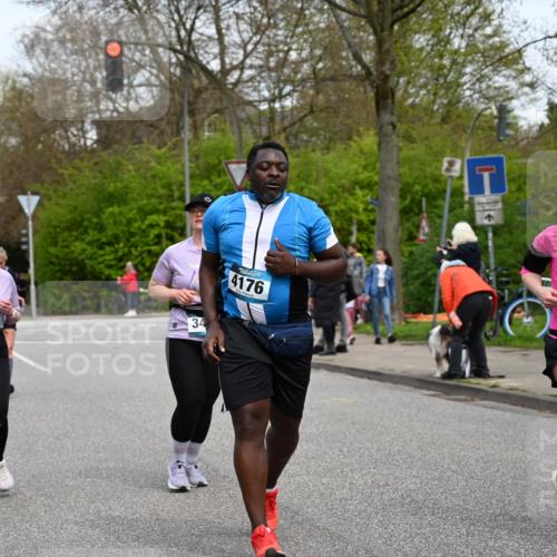 12.04.2026 - 45. Internationalen Wilhelmsburger Insellauf J. Mangold http://msf.ph/oto/9518107 12.04.2026 13:22:52 Ziel 5314, 4557, 2153, 5262, 4593, 4708, 3774, 4358, 5223, 3336, 3336, 3783, 3498, 3478, 4176, 5505, 3471 meine-sportfotos.de