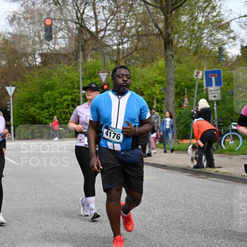 12.04.2026 - 45. Internationalen Wilhelmsburger Insellauf J. Mangold http://msf.ph/oto/9518108 12.04.2026 13:22:52 Ziel 5314, 4557, 2153, 5262, 4593, 4708, 3774, 4358, 5223, 3336, 3336, 3783, 3498, 3478, 4176, 5505, 3471 meine-sportfotos.de