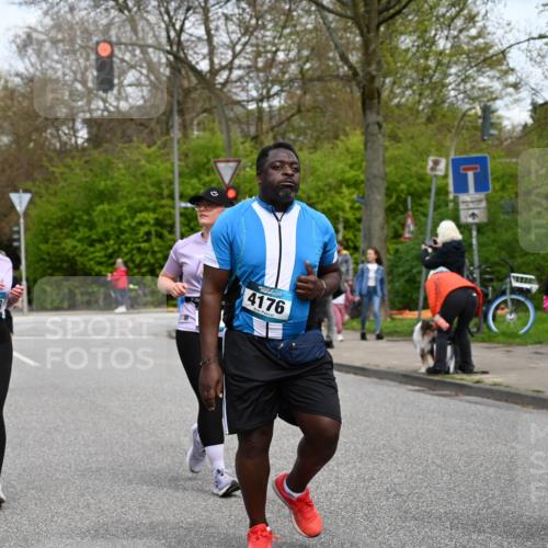 12.04.2026 - 45. Internationalen Wilhelmsburger Insellauf J. Mangold http://msf.ph/oto/9518109 12.04.2026 13:22:52 Ziel 5314, 4557, 2153, 5262, 4593, 4708, 3774, 4358, 5223, 3336, 3336, 3783, 3498, 3478, 4176, 5505, 3471 meine-sportfotos.de