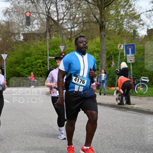 12.04.2026 - 45. Internationalen Wilhelmsburger Insellauf J. Mangold http://msf.ph/oto/9518110 12.04.2026 13:22:52 Ziel 5314, 4557, 2153, 5262, 4593, 4708, 3774, 4358, 5223, 3336, 3336, 3783, 3498, 3478, 4176, 5505, 3471 meine-sportfotos.de