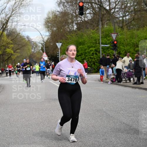 12.04.2026 - 45. Internationalen Wilhelmsburger Insellauf J. Mangold http://msf.ph/oto/9518115 12.04.2026 13:22:53 Ziel 5314, 4557, 2153, 5262, 4593, 4708, 3774, 3774, 4358, 5223, 3336, 3783, 3783, 3498, 3478, 4176, 5505, 3471, 3814 meine-sportfotos.de