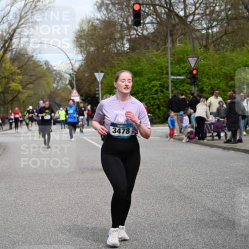 12.04.2026 - 45. Internationalen Wilhelmsburger Insellauf J. Mangold http://msf.ph/oto/9518116 12.04.2026 13:22:53 Ziel 5314, 4557, 2153, 5262, 4593, 4708, 3774, 3774, 4358, 5223, 3336, 3783, 3783, 3498, 3478, 4176, 5505, 3471, 3814 meine-sportfotos.de