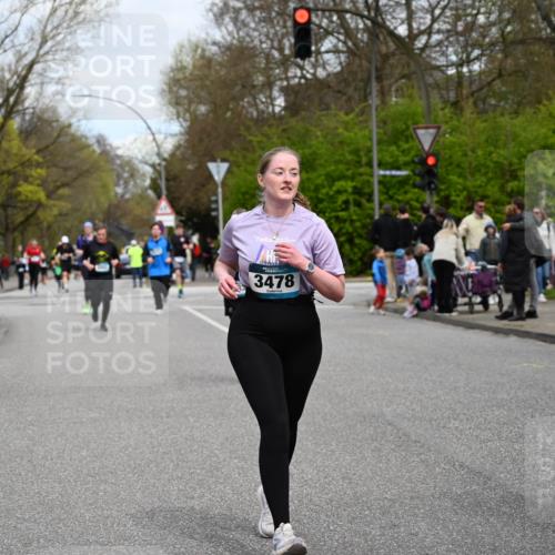 12.04.2026 - 45. Internationalen Wilhelmsburger Insellauf J. Mangold http://msf.ph/oto/9518117 12.04.2026 13:22:53 Ziel 5314, 4557, 2153, 5262, 4593, 4708, 3774, 3774, 4358, 5223, 3336, 3783, 3783, 3498, 3478, 4176, 5505, 3471, 3814 meine-sportfotos.de