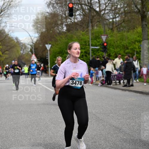 12.04.2026 - 45. Internationalen Wilhelmsburger Insellauf J. Mangold http://msf.ph/oto/9518120 12.04.2026 13:22:54 Ziel 5314, 4557, 2153, 5262, 4593, 4708, 3774, 4358, 5223, 3336, 3783, 3498, 3478, 4176, 5505, 3471, 3814 meine-sportfotos.de