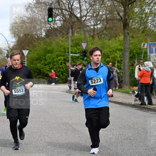 12.04.2026 - 45. Internationalen Wilhelmsburger Insellauf J. Mangold http://msf.ph/oto/9518160 12.04.2026 13:23:01 Ziel 5314, 4557, 2153, 5262, 4593, 4708, 3774, 4358, 5223, 5223, 3336, 3783, 3498, 3478, 4176, 5505, 3471, 3471, 3814, 2716, 3730, 3353 meine-sportfotos.de