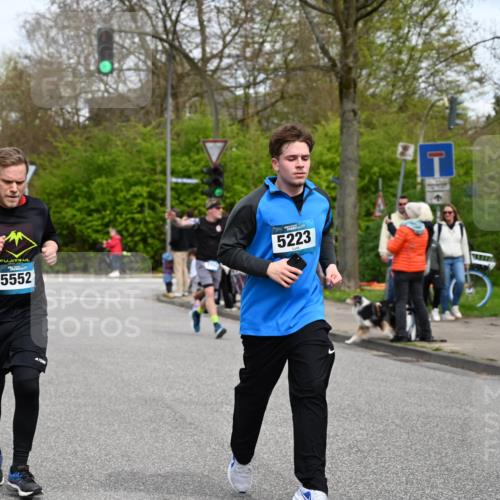 12.04.2026 - 45. Internationalen Wilhelmsburger Insellauf J. Mangold http://msf.ph/oto/9518162 12.04.2026 13:23:01 Ziel 5314, 4557, 2153, 5262, 4593, 4708, 3774, 4358, 5223, 5223, 3336, 3783, 3498, 3478, 4176, 5505, 3471, 3471, 3814, 2716, 3730, 3353 meine-sportfotos.de