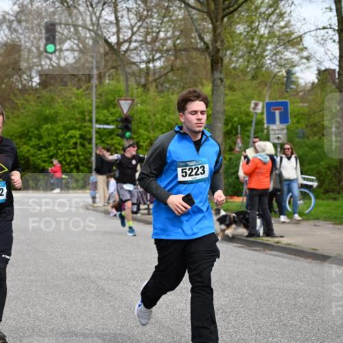 12.04.2026 - 45. Internationalen Wilhelmsburger Insellauf J. Mangold http://msf.ph/oto/9518163 12.04.2026 13:23:01 Ziel 5314, 4557, 2153, 5262, 4593, 4708, 3774, 4358, 5223, 5223, 3336, 3783, 3498, 3478, 4176, 5505, 3471, 3471, 3814, 2716, 3730, 3353 meine-sportfotos.de