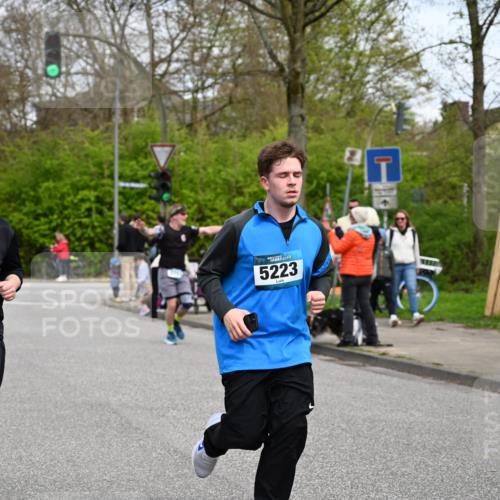 12.04.2026 - 45. Internationalen Wilhelmsburger Insellauf J. Mangold http://msf.ph/oto/9518164 12.04.2026 13:23:01 Ziel 5314, 4557, 2153, 5262, 4593, 4708, 3774, 4358, 5223, 5223, 3336, 3783, 3498, 3478, 4176, 5505, 3471, 3471, 3814, 2716, 3730, 3353 meine-sportfotos.de