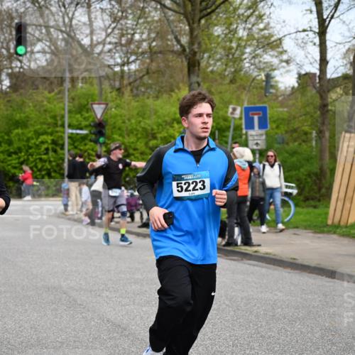 12.04.2026 - 45. Internationalen Wilhelmsburger Insellauf J. Mangold http://msf.ph/oto/9518165 12.04.2026 13:23:01 Ziel 5314, 4557, 2153, 5262, 4593, 4708, 3774, 4358, 5223, 5223, 3336, 3783, 3498, 3478, 4176, 5505, 3471, 3471, 3814, 2716, 3730, 3353 meine-sportfotos.de