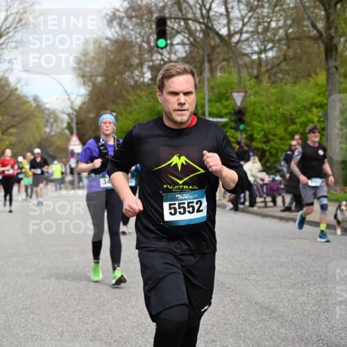 12.04.2026 - 45. Internationalen Wilhelmsburger Insellauf J. Mangold http://msf.ph/oto/9518170 12.04.2026 13:23:02 Ziel 5314, 4557, 2153, 5262, 4593, 4708, 3774, 4358, 5223, 3336, 3783, 3498, 3478, 4176, 5505, 3471, 3814, 2716, 3730, 3353 meine-sportfotos.de