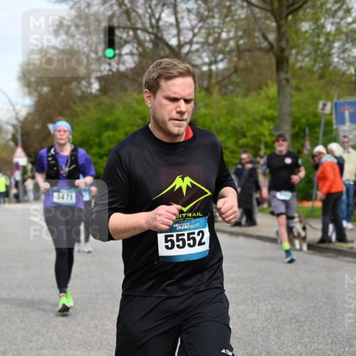 12.04.2026 - 45. Internationalen Wilhelmsburger Insellauf J. Mangold http://msf.ph/oto/9518174 12.04.2026 13:23:02 Ziel 5314, 4557, 2153, 5262, 4593, 4708, 3774, 4358, 5223, 3336, 3783, 3498, 3478, 4176, 5505, 3471, 3814, 2716, 3730, 3353 meine-sportfotos.de
