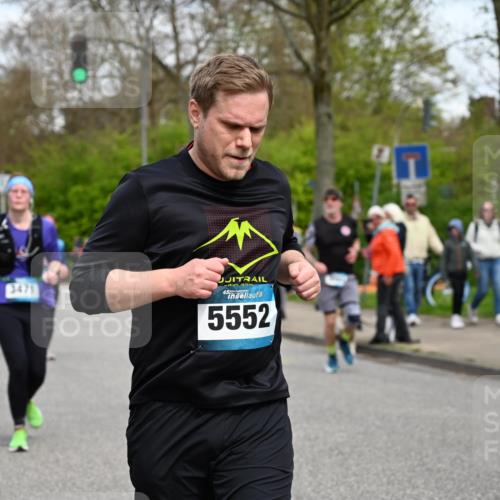 12.04.2026 - 45. Internationalen Wilhelmsburger Insellauf J. Mangold http://msf.ph/oto/9518176 12.04.2026 13:23:02 Ziel 5314, 4557, 2153, 5262, 4593, 4708, 3774, 4358, 5223, 3336, 3783, 3498, 3478, 4176, 5505, 3471, 3814, 2716, 3730, 3353 meine-sportfotos.de