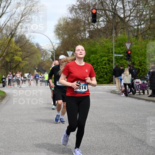 12.04.2026 - 45. Internationalen Wilhelmsburger Insellauf J. Mangold http://msf.ph/oto/9518206 12.04.2026 13:23:10 Ziel 4593, 4708, 3774, 4358, 5223, 3336, 3783, 3498, 3478, 4176, 5505, 3471, 3814, 2716, 3730, 3353, 2766, 5622 meine-sportfotos.de