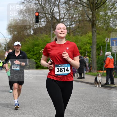 12.04.2026 - 45. Internationalen Wilhelmsburger Insellauf J. Mangold http://msf.ph/oto/9518217 12.04.2026 13:23:11 Ziel 4593, 4708, 3774, 4358, 5223, 3336, 3783, 3498, 3478, 4176, 4176, 5505, 3471, 3814, 2716, 3730, 3353, 2766, 5622, 3739 meine-sportfotos.de