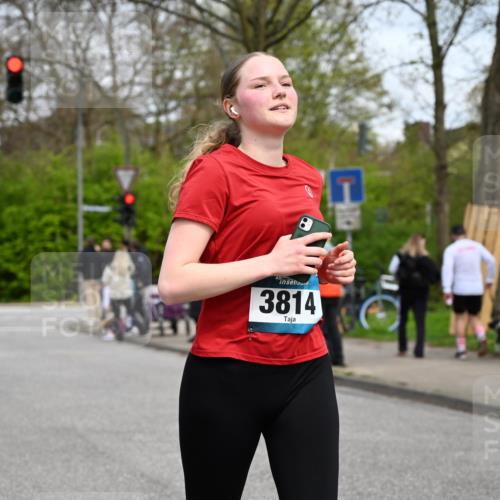 12.04.2026 - 45. Internationalen Wilhelmsburger Insellauf J. Mangold http://msf.ph/oto/9518222 12.04.2026 13:23:12 Ziel 4708, 3774, 4358, 5223, 3336, 3783, 3498, 3478, 4176, 5505, 5505, 3471, 3814, 2716, 3730, 3353, 2766, 5622, 3739, 5209, 5212 meine-sportfotos.de