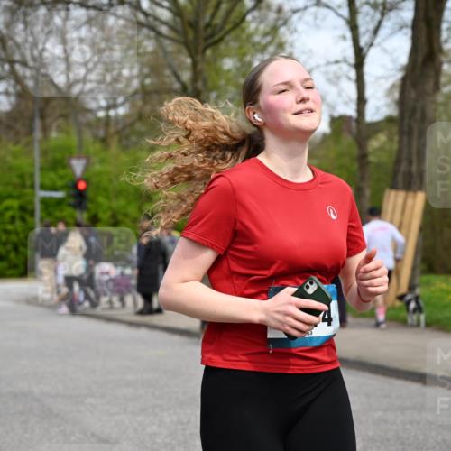 12.04.2026 - 45. Internationalen Wilhelmsburger Insellauf J. Mangold http://msf.ph/oto/9518224 12.04.2026 13:23:12 Ziel 4708, 3774, 4358, 5223, 3336, 3783, 3498, 3478, 4176, 5505, 5505, 3471, 3814, 2716, 3730, 3353, 2766, 5622, 3739, 5209, 5212 meine-sportfotos.de
