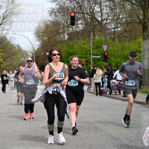 12.04.2026 - 45. Internationalen Wilhelmsburger Insellauf J. Mangold http://msf.ph/oto/9518280 12.04.2026 13:23:25 Ziel 5223, 3336, 3783, 3498, 3478, 4176, 5505, 3471, 3814, 2716, 3730, 3353, 2766, 5622, 3739, 5209, 5212, 2802, 2803, 3258, 3259, 4073, 4292, 4517, 3872 meine-sportfotos.de