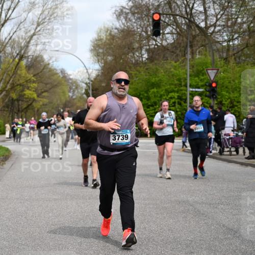 12.04.2026 - 45. Internationalen Wilhelmsburger Insellauf J. Mangold http://msf.ph/oto/9518299 12.04.2026 13:23:27 Ziel 3336, 3783, 3498, 3478, 4176, 5505, 3471, 3814, 2716, 3730, 3353, 2766, 5622, 3739, 5209, 5212, 2802, 2803, 2803, 3258, 3259, 4073, 4292, 4517, 3872, 5017 meine-sportfotos.de