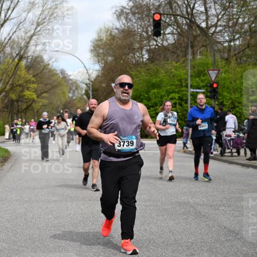 12.04.2026 - 45. Internationalen Wilhelmsburger Insellauf J. Mangold http://msf.ph/oto/9518300 12.04.2026 13:23:27 Ziel 3336, 3783, 3498, 3478, 4176, 5505, 3471, 3814, 2716, 3730, 3353, 2766, 5622, 3739, 5209, 5212, 2802, 2803, 2803, 3258, 3259, 4073, 4292, 4517, 3872, 5017 meine-sportfotos.de