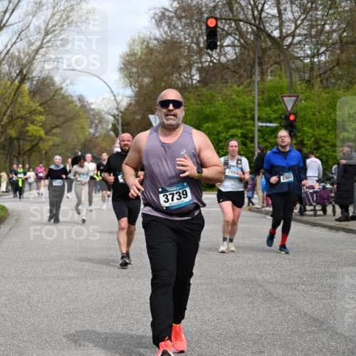 12.04.2026 - 45. Internationalen Wilhelmsburger Insellauf J. Mangold http://msf.ph/oto/9518303 12.04.2026 13:23:27 Ziel 3336, 3783, 3498, 3478, 4176, 5505, 3471, 3814, 2716, 3730, 3353, 2766, 5622, 3739, 5209, 5212, 2802, 2803, 2803, 3258, 3259, 4073, 4292, 4517, 3872, 5017 meine-sportfotos.de