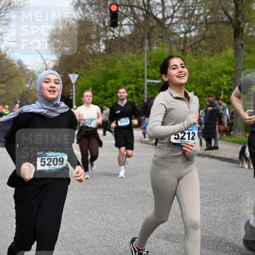 12.04.2026 - 45. Internationalen Wilhelmsburger Insellauf J. Mangold http://msf.ph/oto/9518341 12.04.2026 13:23:33 Ziel 3478, 4176, 5505, 3471, 3814, 2716, 3730, 3353, 2766, 5622, 3739, 5209, 5212, 2802, 2803, 3258, 3259, 4073, 4292, 4517, 4517, 3872, 5017, 3871, 5632, 4365, 3267, 2562, 5356, 5355 meine-sportfotos.de