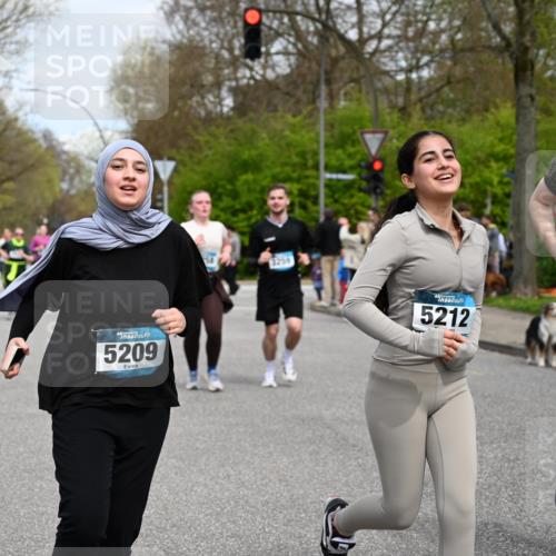 12.04.2026 - 45. Internationalen Wilhelmsburger Insellauf J. Mangold http://msf.ph/oto/9518342 12.04.2026 13:23:33 Ziel 3478, 4176, 5505, 3471, 3814, 2716, 3730, 3353, 2766, 5622, 3739, 5209, 5212, 2802, 2803, 3258, 3259, 4073, 4292, 4517, 4517, 3872, 5017, 3871, 5632, 4365, 3267, 2562, 5356, 5355 meine-sportfotos.de