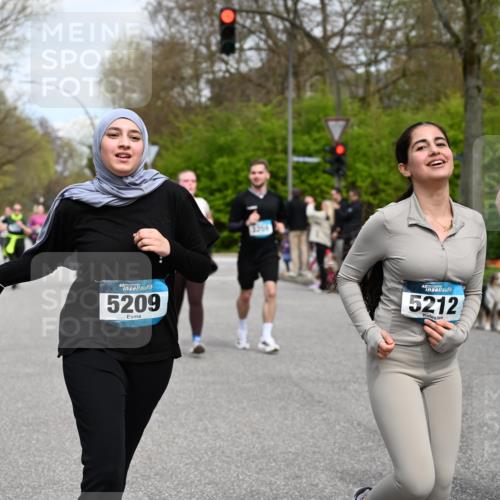 12.04.2026 - 45. Internationalen Wilhelmsburger Insellauf J. Mangold http://msf.ph/oto/9518343 12.04.2026 13:23:33 Ziel 3478, 4176, 5505, 3471, 3814, 2716, 3730, 3353, 2766, 5622, 3739, 5209, 5212, 2802, 2803, 3258, 3259, 4073, 4292, 4517, 4517, 3872, 5017, 3871, 5632, 4365, 3267, 2562, 5356, 5355 meine-sportfotos.de