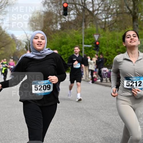 12.04.2026 - 45. Internationalen Wilhelmsburger Insellauf J. Mangold http://msf.ph/oto/9518344 12.04.2026 13:23:34 Ziel 4176, 5505, 3471, 3814, 2716, 3730, 3353, 2766, 5622, 3739, 5209, 5212, 2802, 2803, 3258, 3259, 4073, 4292, 4517, 3872, 3872, 5017, 3871, 5632, 4365, 3267, 2562, 5356, 5355 meine-sportfotos.de