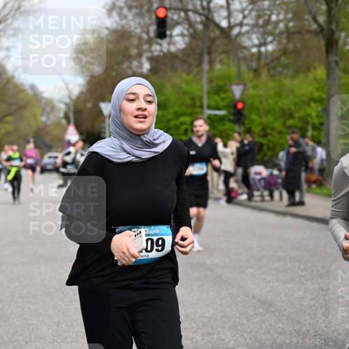 12.04.2026 - 45. Internationalen Wilhelmsburger Insellauf J. Mangold http://msf.ph/oto/9518346 12.04.2026 13:23:34 Ziel 4176, 5505, 3471, 3814, 2716, 3730, 3353, 2766, 5622, 3739, 5209, 5212, 2802, 2803, 3258, 3259, 4073, 4292, 4517, 3872, 3872, 5017, 3871, 5632, 4365, 3267, 2562, 5356, 5355 meine-sportfotos.de