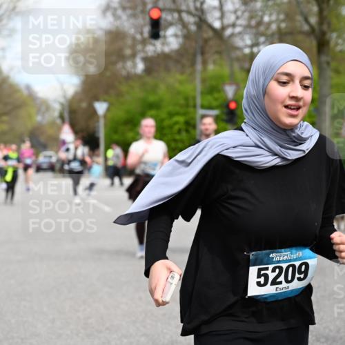 12.04.2026 - 45. Internationalen Wilhelmsburger Insellauf J. Mangold http://msf.ph/oto/9518350 12.04.2026 13:23:34 Ziel 4176, 5505, 3471, 3814, 2716, 3730, 3353, 2766, 5622, 3739, 5209, 5212, 2802, 2803, 3258, 3259, 4073, 4292, 4517, 3872, 3872, 5017, 3871, 5632, 4365, 3267, 2562, 5356, 5355 meine-sportfotos.de