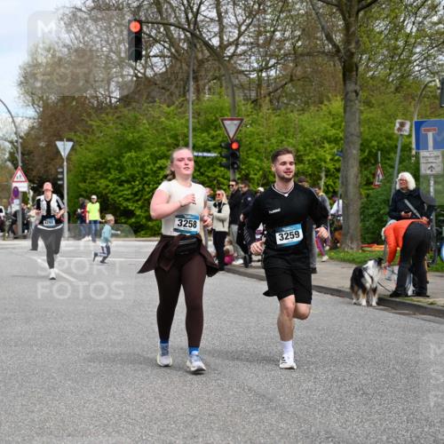12.04.2026 - 45. Internationalen Wilhelmsburger Insellauf J. Mangold http://msf.ph/oto/9518351 12.04.2026 13:23:35 Ziel 4176, 5505, 3471, 3814, 2716, 3730, 3353, 2766, 5622, 3739, 3739, 5209, 5212, 2802, 2803, 3258, 3259, 4073, 4292, 4517, 3872, 5017, 3871, 5632, 4365, 3267, 2562, 5356, 5355 meine-sportfotos.de