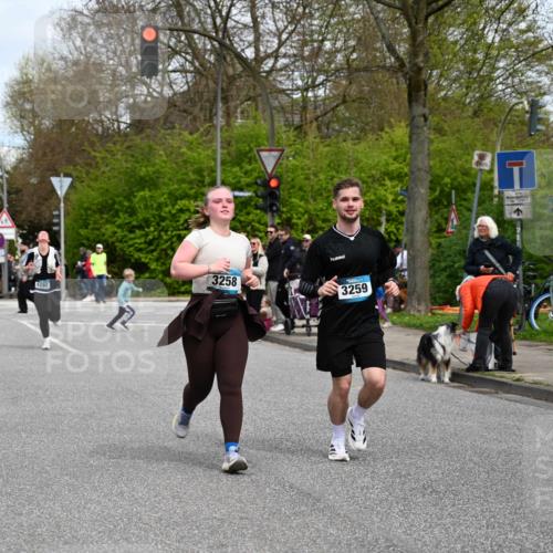 12.04.2026 - 45. Internationalen Wilhelmsburger Insellauf J. Mangold http://msf.ph/oto/9518352 12.04.2026 13:23:35 Ziel 4176, 5505, 3471, 3814, 2716, 3730, 3353, 2766, 5622, 3739, 3739, 5209, 5212, 2802, 2803, 3258, 3259, 4073, 4292, 4517, 3872, 5017, 3871, 5632, 4365, 3267, 2562, 5356, 5355 meine-sportfotos.de