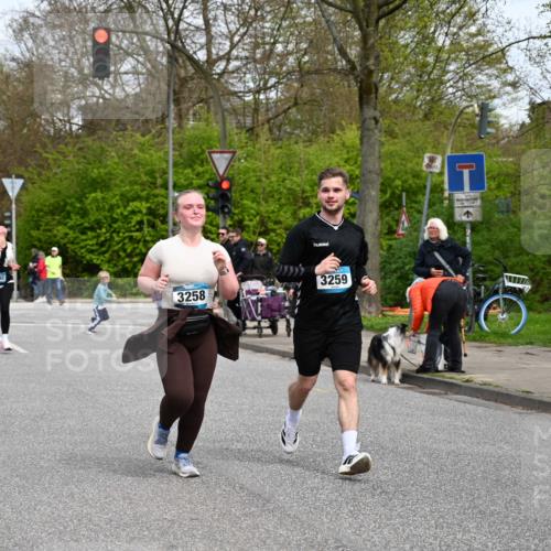 12.04.2026 - 45. Internationalen Wilhelmsburger Insellauf J. Mangold http://msf.ph/oto/9518354 12.04.2026 13:23:35 Ziel 4176, 5505, 3471, 3814, 2716, 3730, 3353, 2766, 5622, 3739, 3739, 5209, 5212, 2802, 2803, 3258, 3259, 4073, 4292, 4517, 3872, 5017, 3871, 5632, 4365, 3267, 2562, 5356, 5355 meine-sportfotos.de