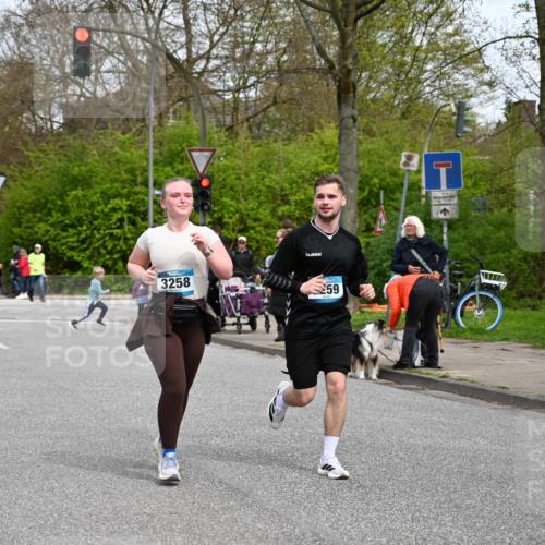 12.04.2026 - 45. Internationalen Wilhelmsburger Insellauf J. Mangold http://msf.ph/oto/9518355 12.04.2026 13:23:35 Ziel 4176, 5505, 3471, 3814, 2716, 3730, 3353, 2766, 5622, 3739, 3739, 5209, 5212, 2802, 2803, 3258, 3259, 4073, 4292, 4517, 3872, 5017, 3871, 5632, 4365, 3267, 2562, 5356, 5355 meine-sportfotos.de