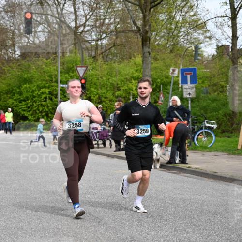 12.04.2026 - 45. Internationalen Wilhelmsburger Insellauf J. Mangold http://msf.ph/oto/9518356 12.04.2026 13:23:35 Ziel 4176, 5505, 3471, 3814, 2716, 3730, 3353, 2766, 5622, 3739, 3739, 5209, 5212, 2802, 2803, 3258, 3259, 4073, 4292, 4517, 3872, 5017, 3871, 5632, 4365, 3267, 2562, 5356, 5355 meine-sportfotos.de