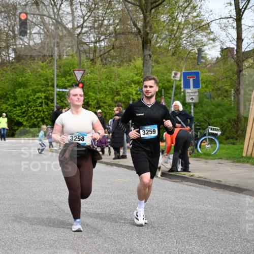 12.04.2026 - 45. Internationalen Wilhelmsburger Insellauf J. Mangold http://msf.ph/oto/9518357 12.04.2026 13:23:35 Ziel 4176, 5505, 3471, 3814, 2716, 3730, 3353, 2766, 5622, 3739, 3739, 5209, 5212, 2802, 2803, 3258, 3259, 4073, 4292, 4517, 3872, 5017, 3871, 5632, 4365, 3267, 2562, 5356, 5355 meine-sportfotos.de