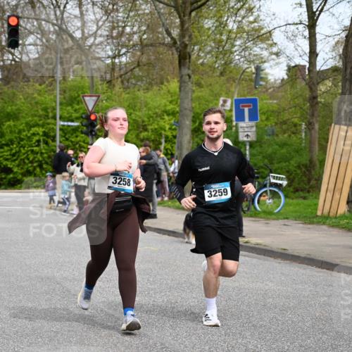 12.04.2026 - 45. Internationalen Wilhelmsburger Insellauf J. Mangold http://msf.ph/oto/9518360 12.04.2026 13:23:35 Ziel 4176, 5505, 3471, 3814, 2716, 3730, 3353, 2766, 5622, 3739, 3739, 5209, 5212, 2802, 2803, 3258, 3259, 4073, 4292, 4517, 3872, 5017, 3871, 5632, 4365, 3267, 2562, 5356, 5355 meine-sportfotos.de