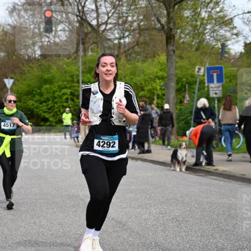 12.04.2026 - 45. Internationalen Wilhelmsburger Insellauf J. Mangold http://msf.ph/oto/9518374 12.04.2026 13:23:40 Ziel 3814, 2716, 3730, 3353, 2766, 5622, 3739, 5209, 5212, 2802, 2803, 3258, 3259, 4073, 4292, 4517, 3872, 5017, 3871, 5632, 4365, 3267, 2562, 5356, 5355 meine-sportfotos.de