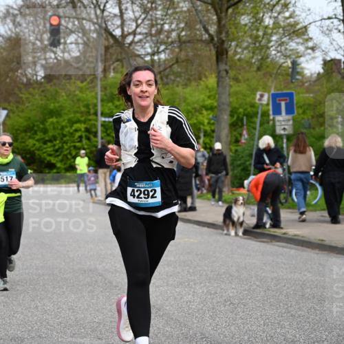 12.04.2026 - 45. Internationalen Wilhelmsburger Insellauf J. Mangold http://msf.ph/oto/9518375 12.04.2026 13:23:40 Ziel 3814, 2716, 3730, 3353, 2766, 5622, 3739, 5209, 5212, 2802, 2803, 3258, 3259, 4073, 4292, 4517, 3872, 5017, 3871, 5632, 4365, 3267, 2562, 5356, 5355 meine-sportfotos.de