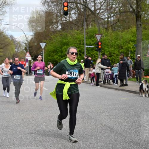 12.04.2026 - 45. Internationalen Wilhelmsburger Insellauf J. Mangold http://msf.ph/oto/9518382 12.04.2026 13:23:41 Ziel 3814, 2716, 3730, 3353, 2766, 5622, 3739, 5209, 5212, 2802, 2803, 3258, 3259, 4073, 4292, 4517, 3872, 5017, 3871, 3871, 5632, 4365, 3267, 2562, 5356, 5355 meine-sportfotos.de
