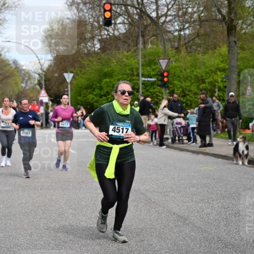 12.04.2026 - 45. Internationalen Wilhelmsburger Insellauf J. Mangold http://msf.ph/oto/9518383 12.04.2026 13:23:41 Ziel 3814, 2716, 3730, 3353, 2766, 5622, 3739, 5209, 5212, 2802, 2803, 3258, 3259, 4073, 4292, 4517, 3872, 5017, 3871, 3871, 5632, 4365, 3267, 2562, 5356, 5355 meine-sportfotos.de